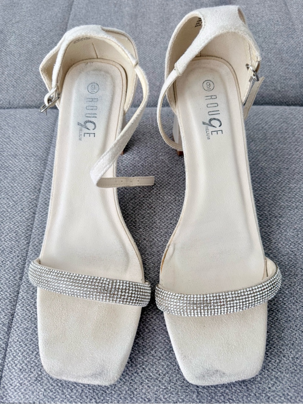 ROUGE Helium Ivory Rhinestone Block Heel Sandals Size 9